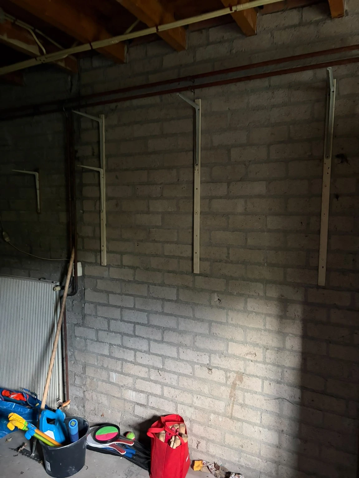 Deuropening laten zagen in een muur