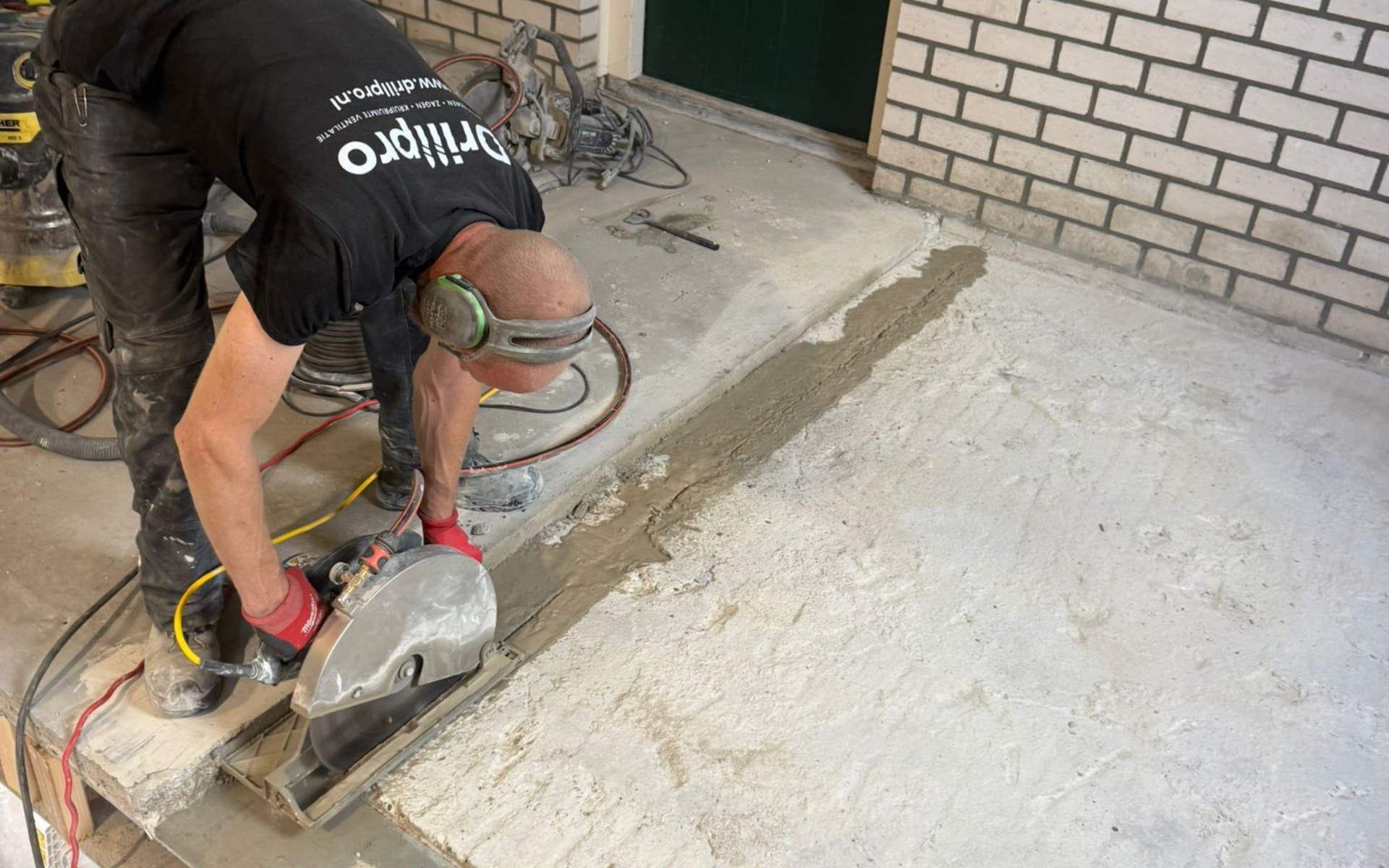 Waarom worden hoeken bij betonzagen soms overgezaagd?