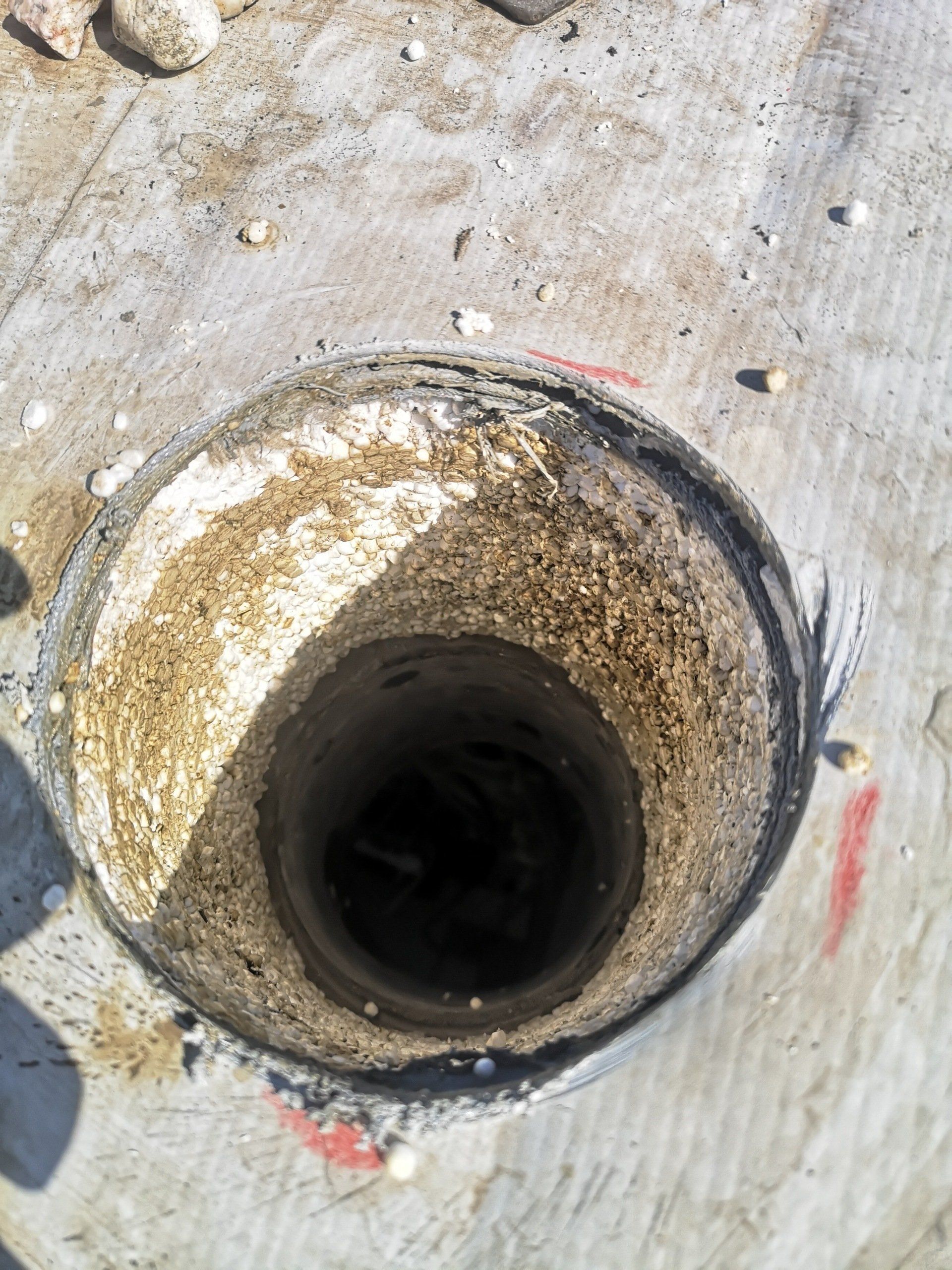 Doorvoer boren in plat dak bitumen