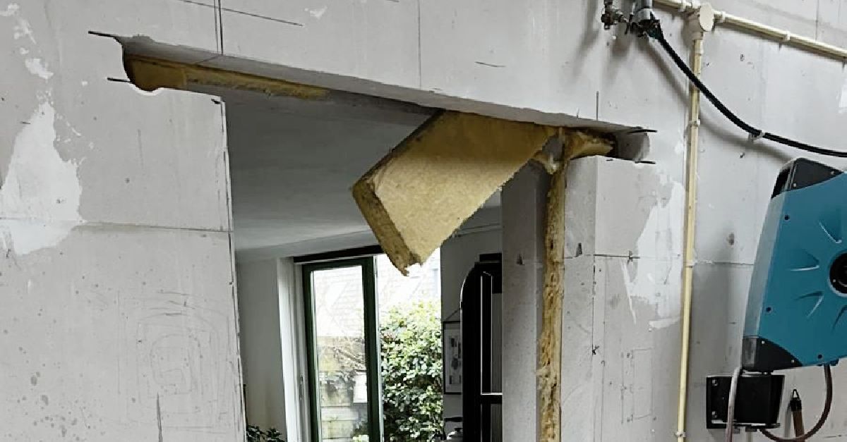 Muur zagen voor deuropening