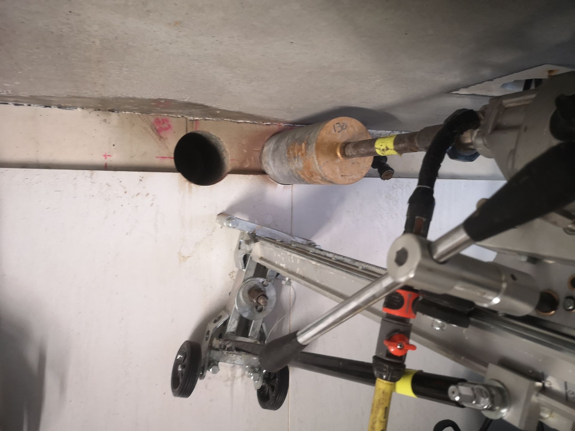 Beton boren buitenmuur · Nuenen